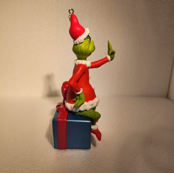 Hallmark Keepsake 2015 Grinch Peekbuster Magic motion-activated sound ornament - Picture 4 of 8